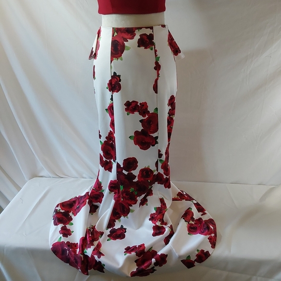Social Code Off The Shoulder Floral Red Rose Mermaid Prom Dress Size 3 - Picture 4 of 16